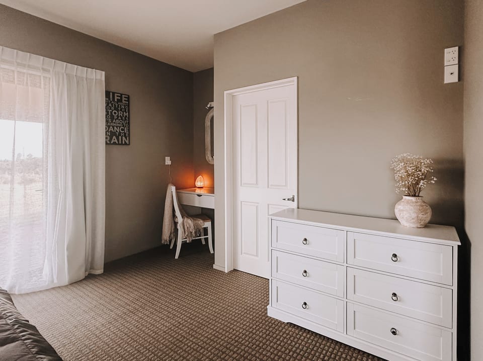 Space to write, reflect, or unpack slowly. This room invites you to settle in and stay awhile.