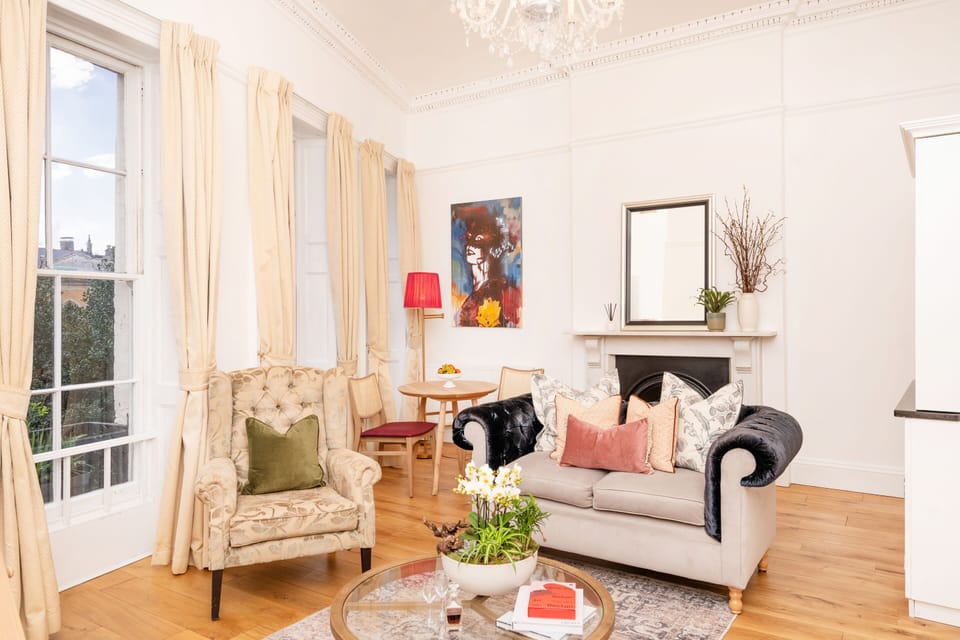 Living Room / Lounge