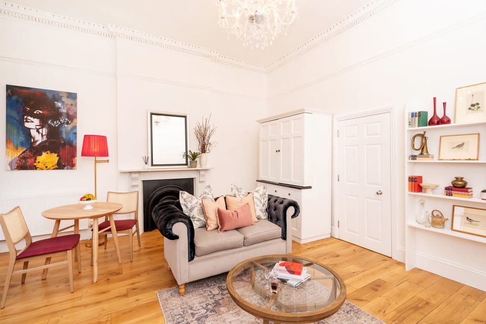 Living Room / Lounge