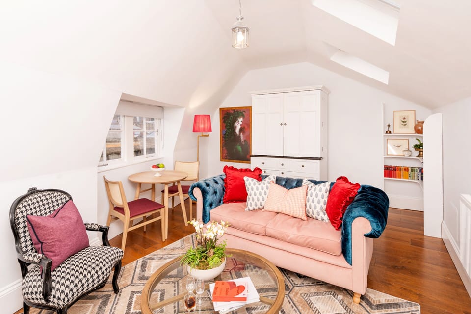 Living Room / Lounge