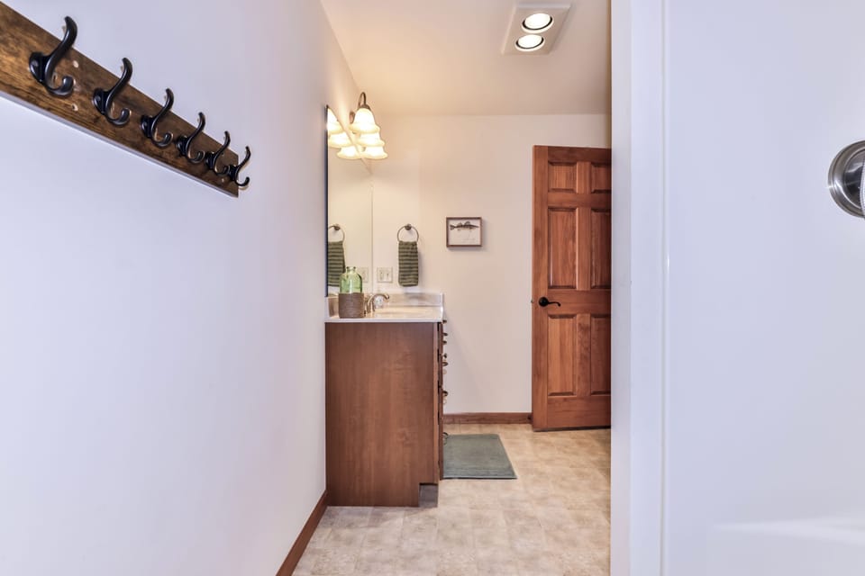 Lower level full bath