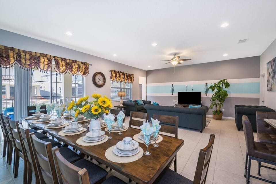 Dining Room, Dining Table, Furniture, Indoors, Table