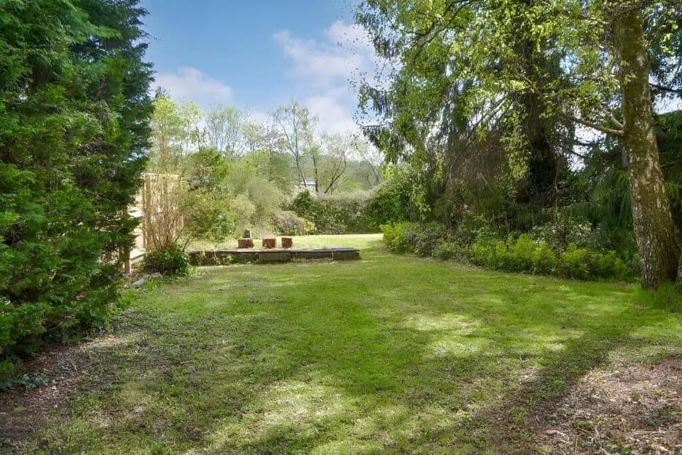 Brigham Farm Apartment: Shared Garden