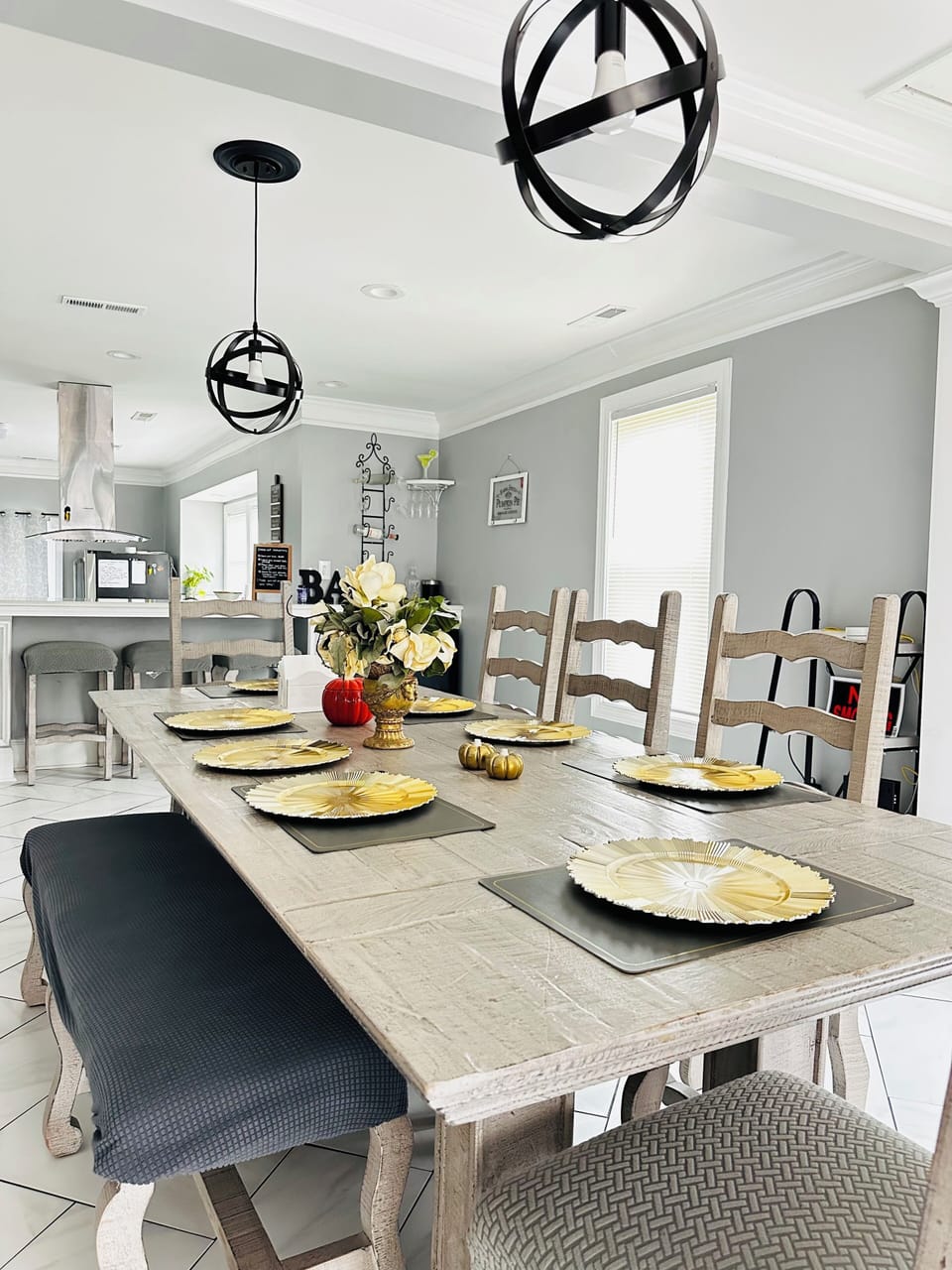 Big dinning table that seats 8