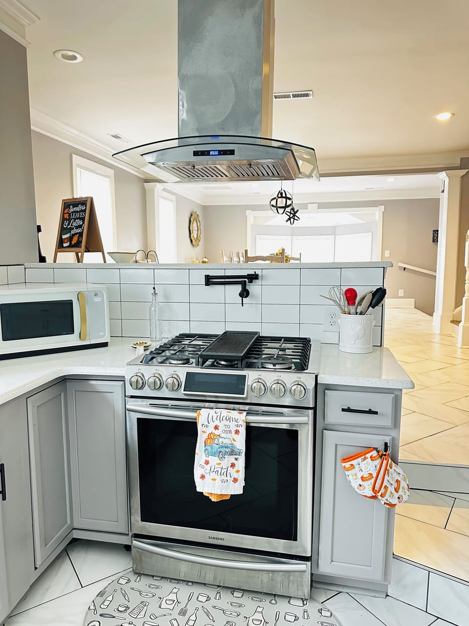 Gas stove with pot filler faucet