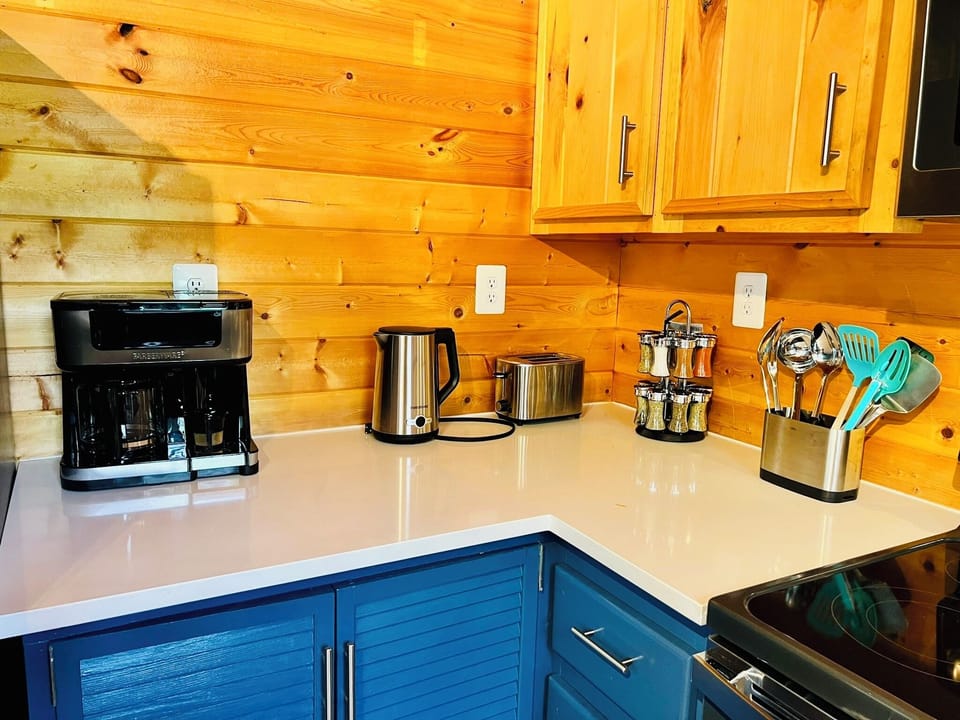 Coffee maker/ Kettle/ Toaster