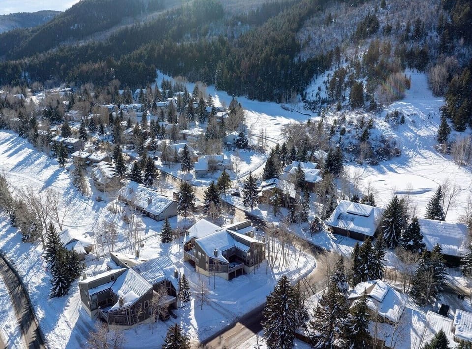  The neighborhood during the winter. 