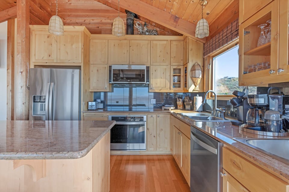 5-burner Thermador cooktop, 2 sinks, to expedite meal prep.