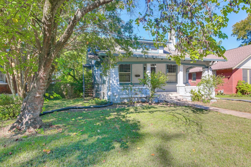 Memphis Vacation Rental | 3BR | 2BA | 2,200 Sq Ft | 3 Steps to Enter