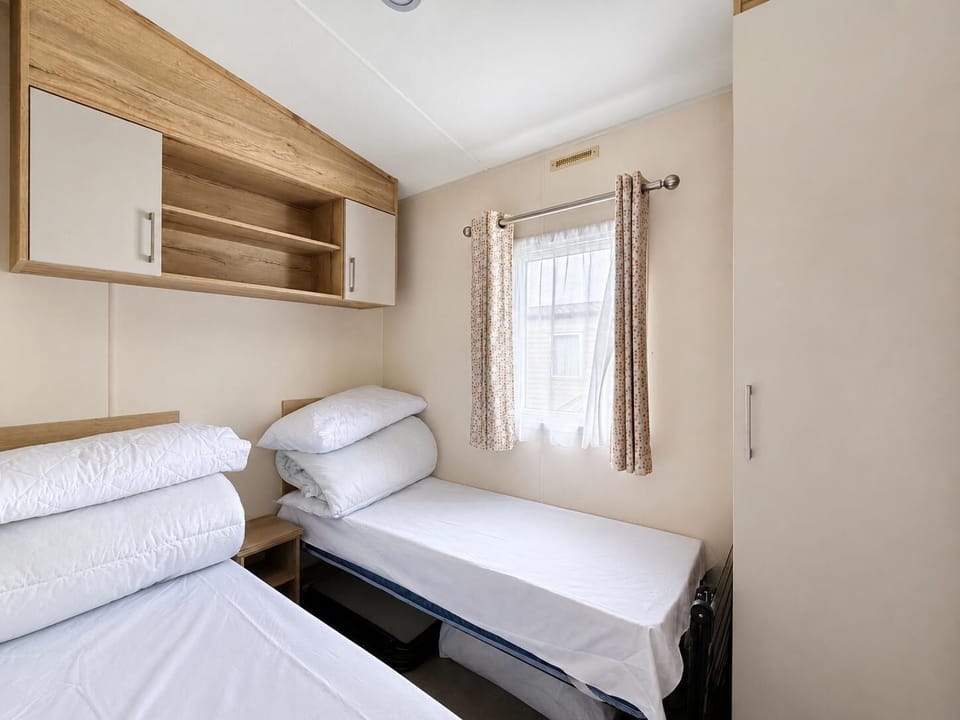 The twin room is perfect for the kids, they will love unpacking their things and making it their cosy space. They are bound to get a great nights sleep after a day on the beach in Pakefield.