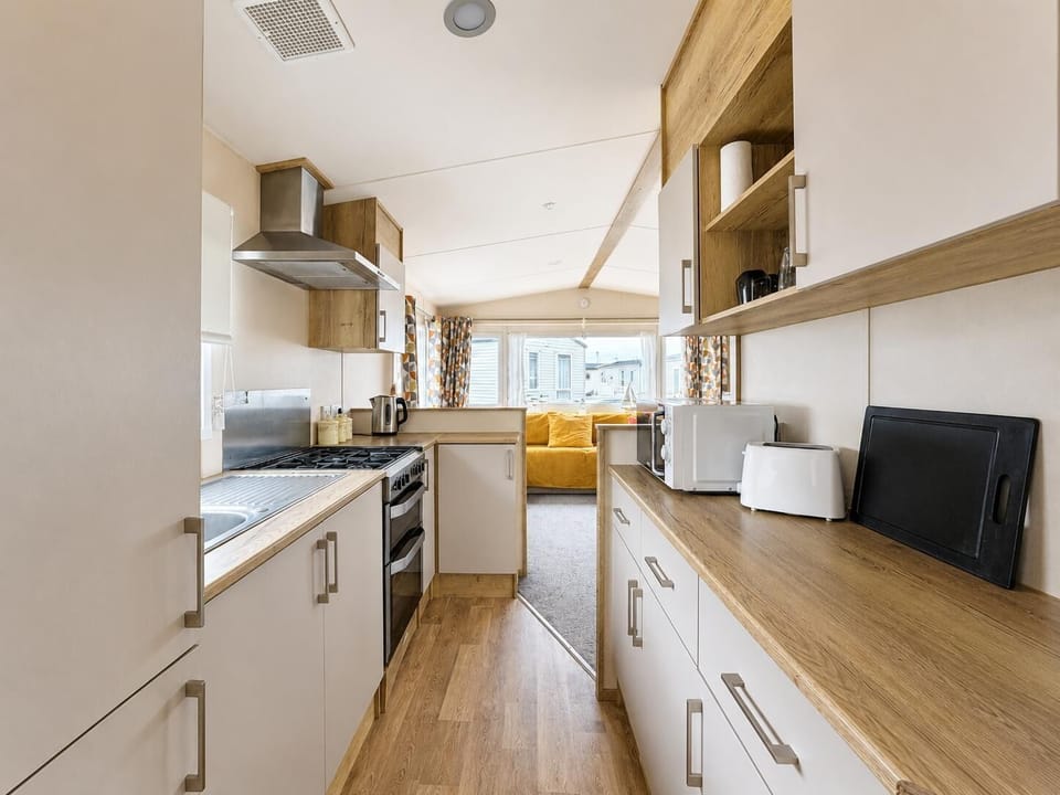 Plan your next couple weekend getaway UK at Pakefield Holiday Park, where you can relax by the sea at Pakefield beach in Lowestoft and explore the charming town of Lowestoft, East Anglia.
