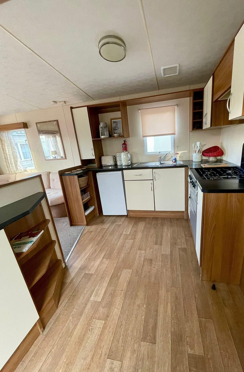 The perfect kitchen to grab your morning coffee or to preapre a full breakfast to keep the family going until lunch. Once the dishes are done head out for a fun filled day on the beach which is a short walk from the park.