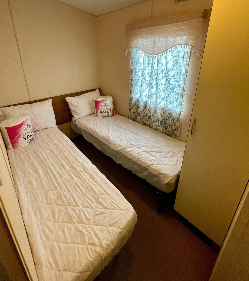The 2nd twin room is perfect for visiting family members or friends. They will be able to have a great nights sleep and be ready for another action packed day tomorrow.