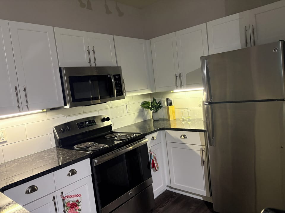 Full kitchen