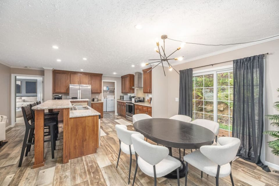 Dining area open to kitchen