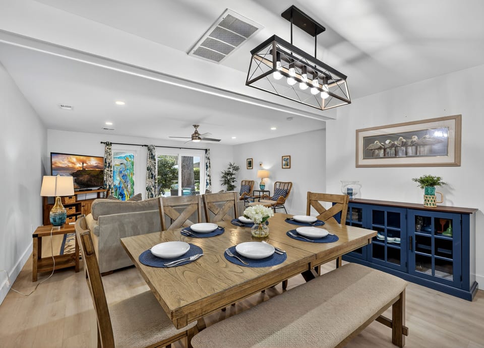 Dining table seats 6 with farmhouse bench & additional bar stool seating for 4