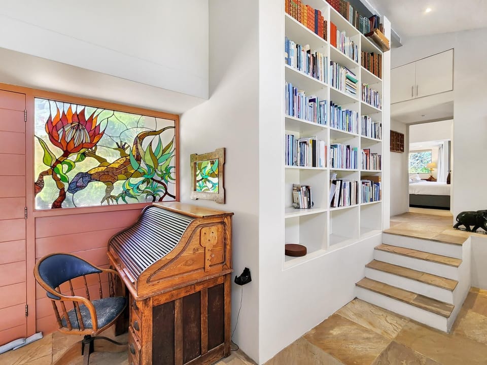 Ocean & Mountain View 3BR Home on Hout Bay Estate (30938)