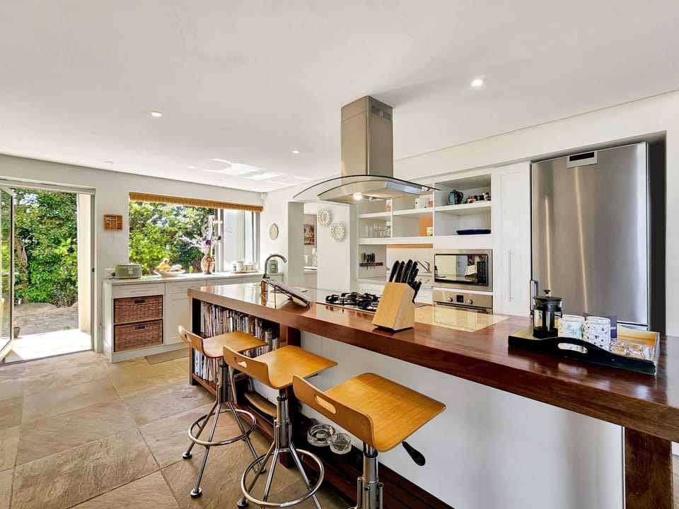 Ocean & Mountain View 3BR Home on Hout Bay Estate (30931)
