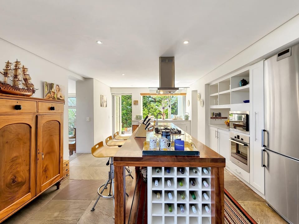 Ocean & Mountain View 3BR Home on Hout Bay Estate (30930)