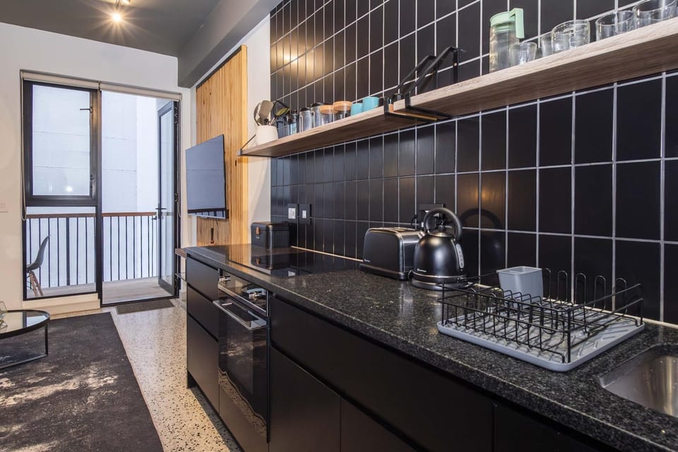The Duke Stylish Studio- Balcony & Rooftop Pool (30998)