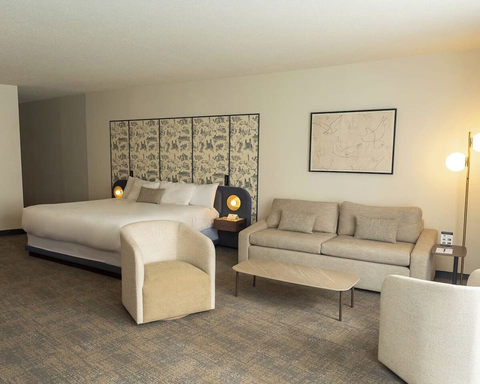 Bedroom with 1 King Bed