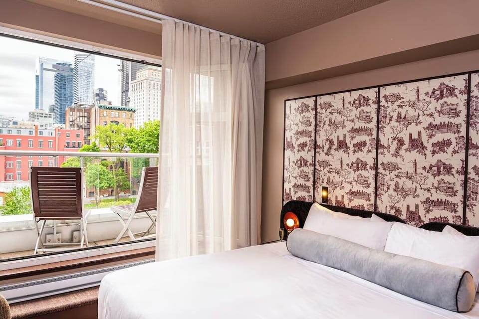 Bedroom with 1 King Bed