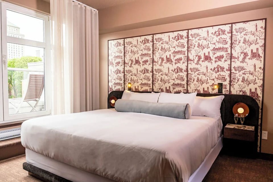 Bedroom with 1 King Bed