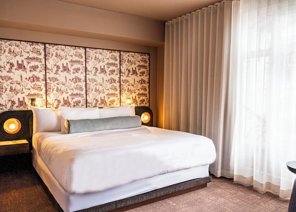 Bedroom with 1 King Bed