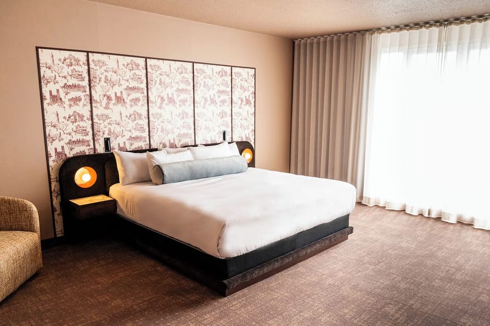 Bedroom with 1 King Bed