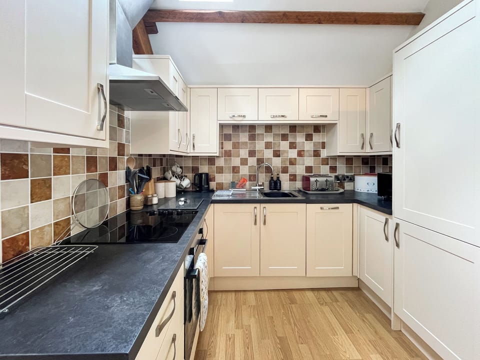 Kitchen | Granary - Plas Isaf, Corwen