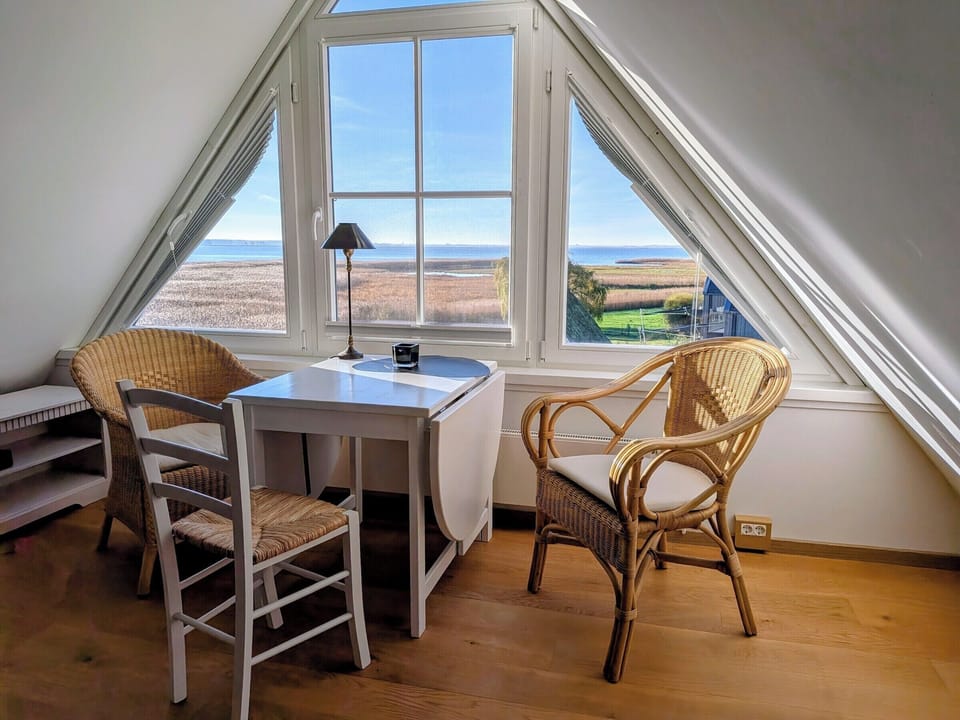 dining area with a view of the lagoon