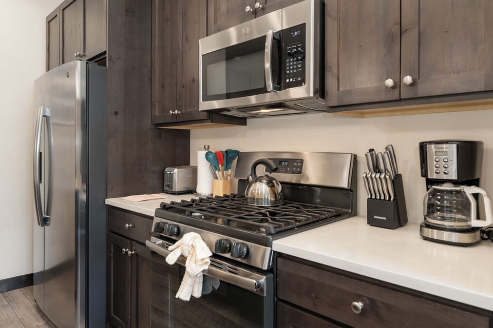 Cook like a chef in your fully equipped kitchen with modern appliances and everything you need.