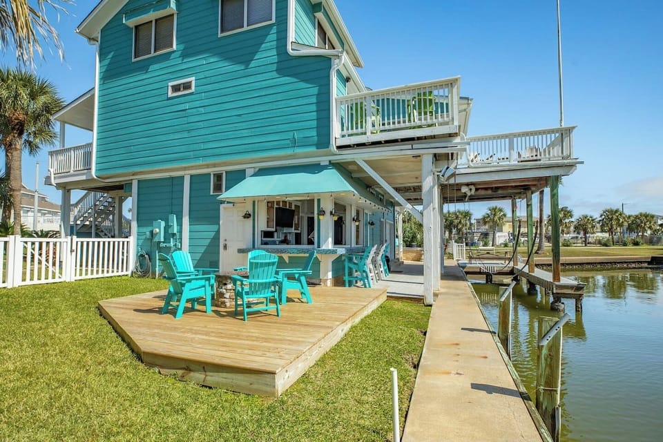 Indoor comfort meets outdoor living. Grill, chill, and fish right from the backyard! 