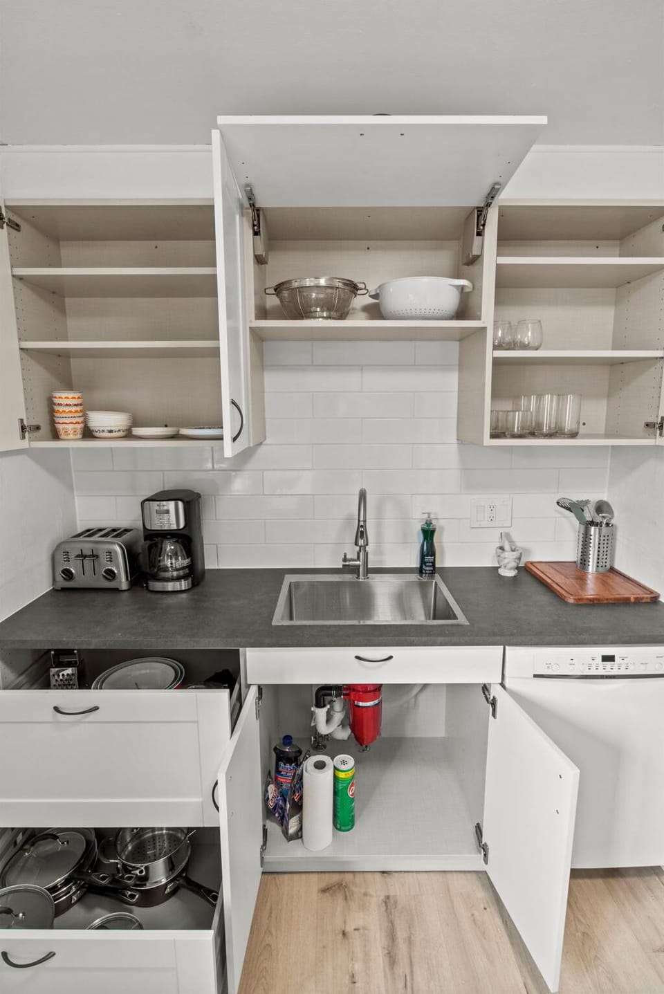 Fully equipped kitchen with cooking equipment