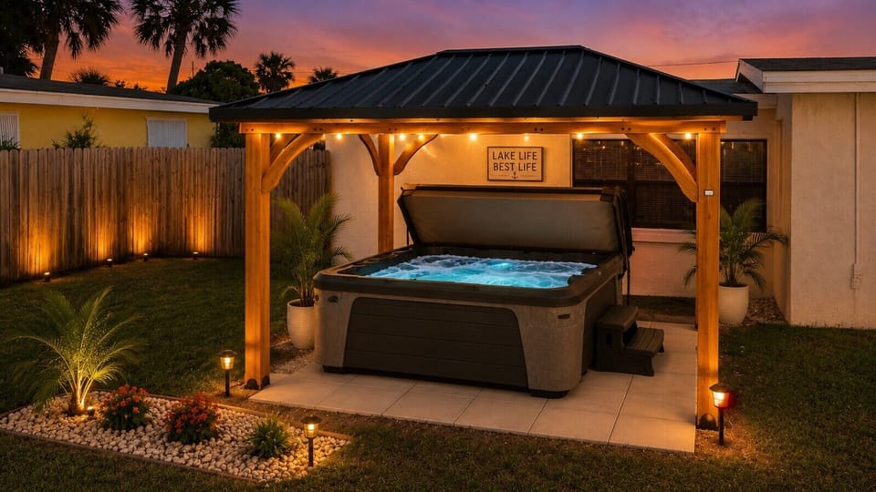 2217 Aaron hot tub night