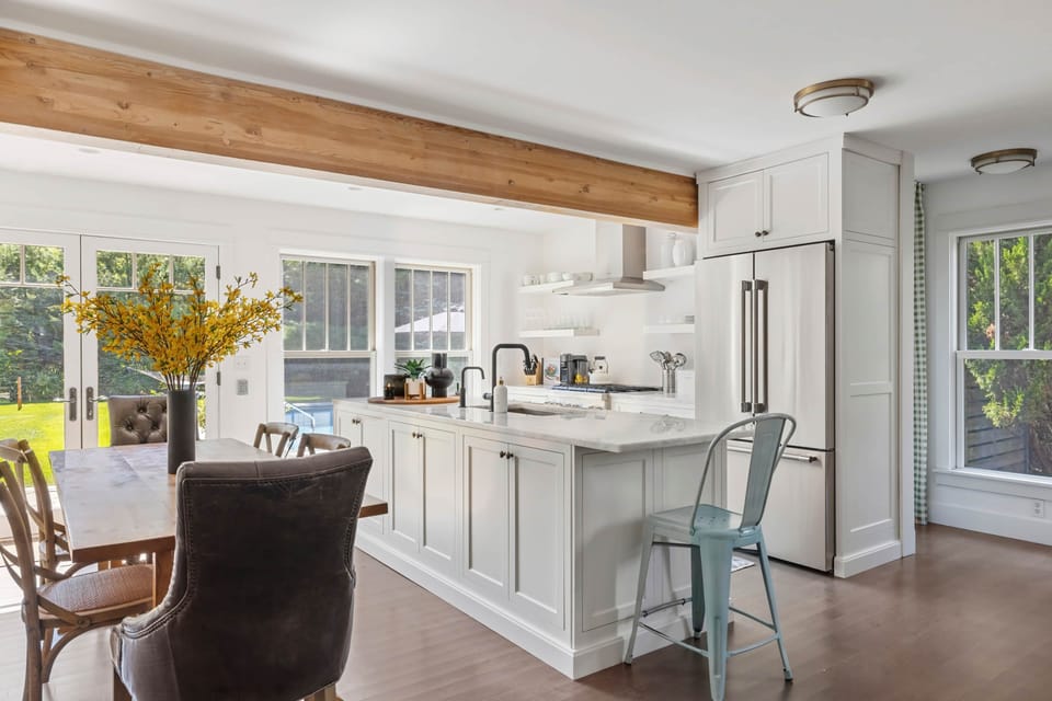 Kitchen & Dining