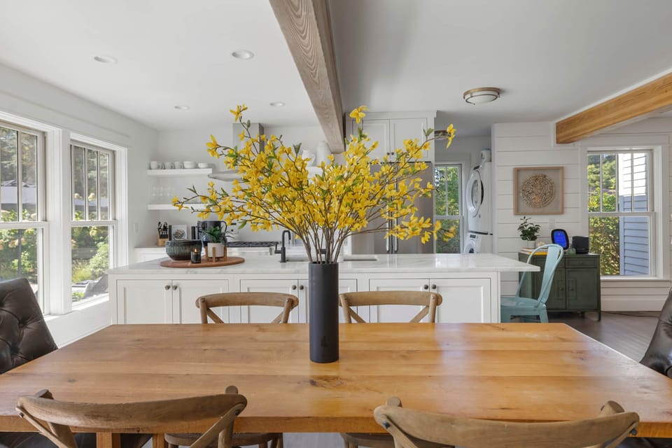 Dining & Kitchen