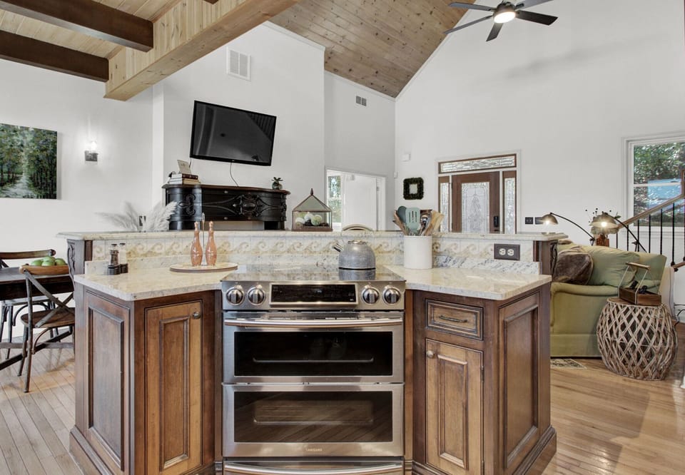 Samsung Flex Duo oven, island w/ raised bar top