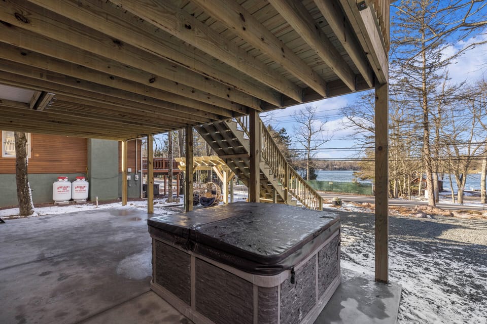 Hot tub in unit 2