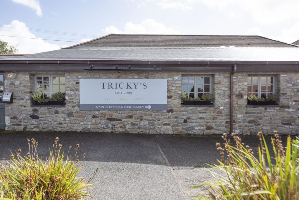 Tricky's Pub exterior