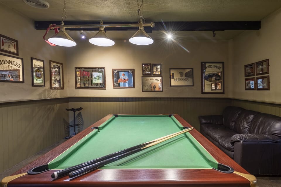 Pool table