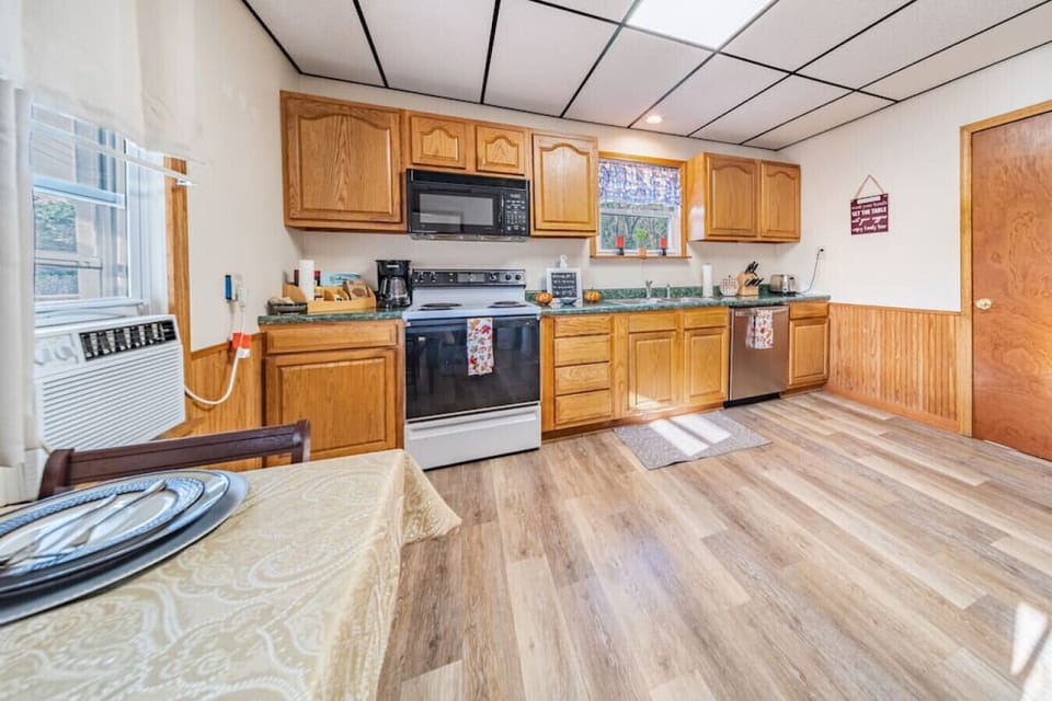 The spacious kitchen has all the features