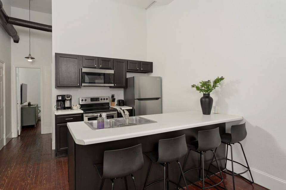 Remodeled Fully Stocked Kitchen