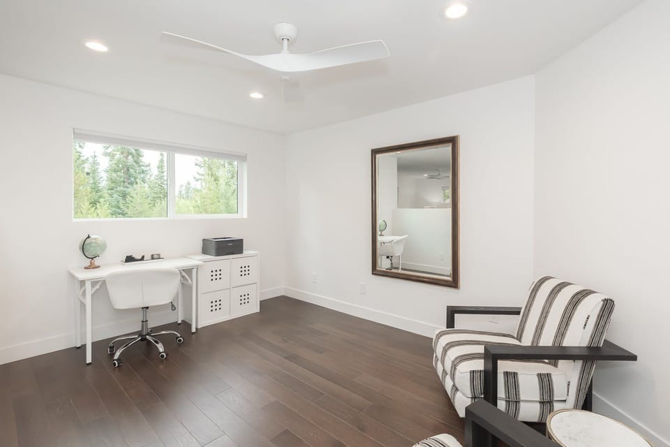 Office off of Master King