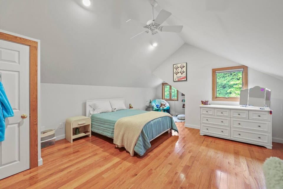 Additional bedroom on second floor with queen bed and lots of space to stretch out.