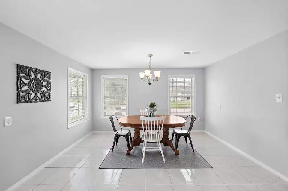 Dining Room: Bright and airy space perfect for meals and laughter with friends and family!