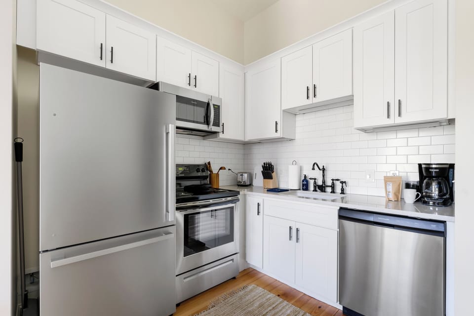 The Cocktail Soiree | 4 Bedrooms | King Street!