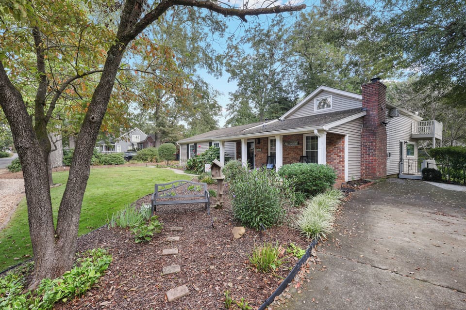 Walking distance to Acworth Beach.