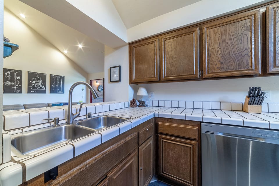 Kitchen comes fully stocked w/ everything needed to cook a nice meal.