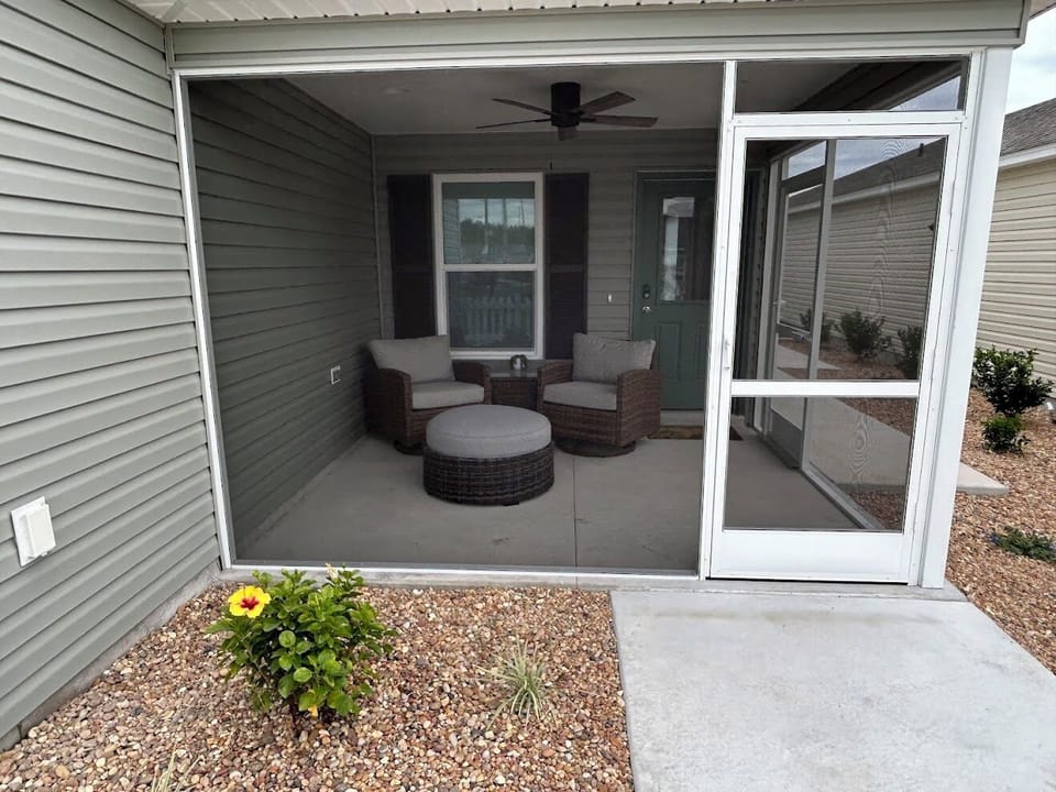Front lanai.